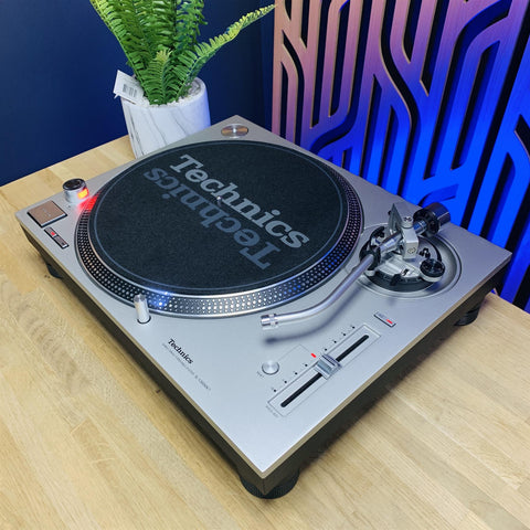 Technics SL-1200 MK7 Direct Drive DJ Turntable
