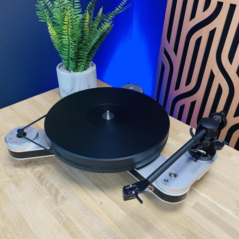 Clearaudio Innovation Basic Turntable Black With Tracer Carbon Black 9" Radial Tonearm & Concept MC Cartridge