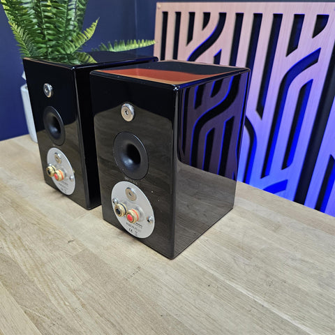 Monitor Audio Radius 90 Speakers (Pair) with Wall Brackets