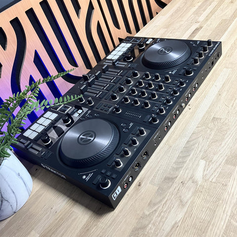 Native Instruments Traktor S4 MK3 Controller Inc Flight Case