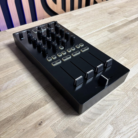 Behringer CMD-MM 1 DJ Midi Controller