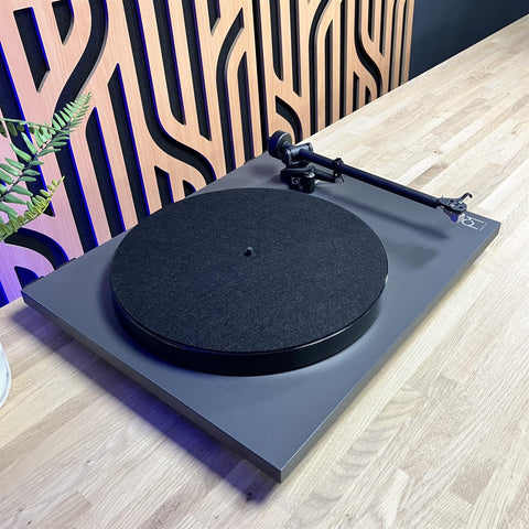 Rega P1 Planar 1 Turntable Rega Carbon Cartridge