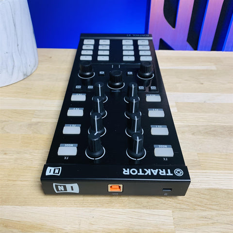 Native Instruments Traktor X1 MK2 DJ Controller