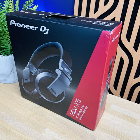 Pair Pioneer HDJ-X5 DJ Headphones