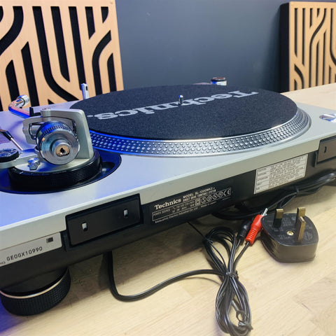 Technics SL-1200 MK2 Turntable