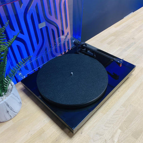 Pro-Ject Debut Carbon Turntable (Black) With Ortofon 2M Red Cartridge