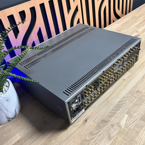 Arcam FMJ AV8 Preamp Multi Channel Processor THX