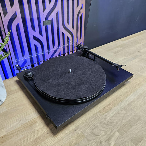 Pro-Ject Essential II Turntable