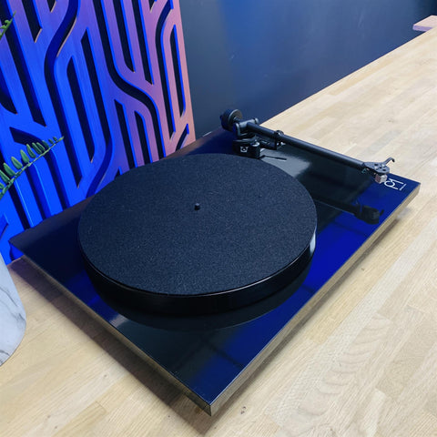 Rega P1 Planar One Turntable With Rega Carbon Cartridge & Stylus