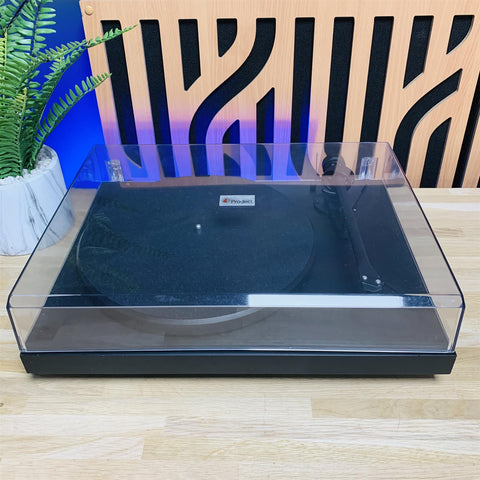 Pro-Ject Debut III turntable with Ortofon OM5E Cartridge and Stylus