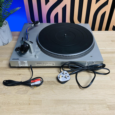 Technics SL-D2 Direct Drive Automatic Turntable