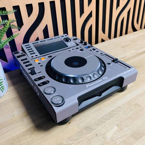 Pioneer CDJ-2000NXS Professional DJ Media Pro Multi Player