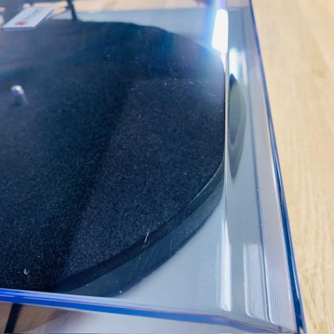 Project Debut Carbon Turntable (Grey gloss)