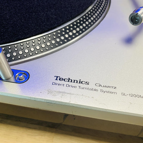 Technics SL-1200 MK2 Turntable