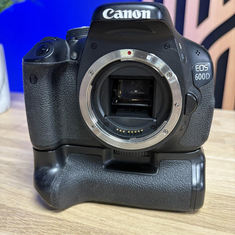 Canon EOS 600D with 18-55mm Lens And Canon BG-E8 Battery Grip
