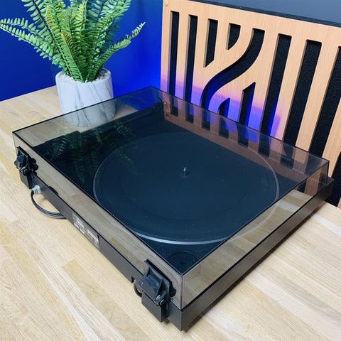 Yamaha P-220 Semi-Automatic Belt-Driven Turntable