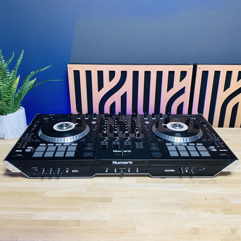 Numark NS7II 4-Channel Motorised Serato DJ Controller w/ DeckSaver
