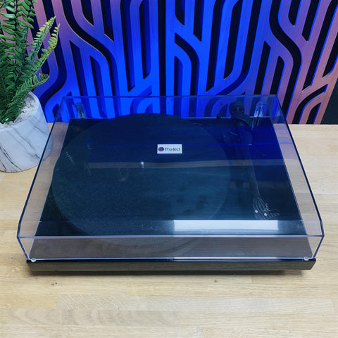 Pro-Ject Debut Carbon Turntable (Black) With Ortofon 2M Red Cartridge