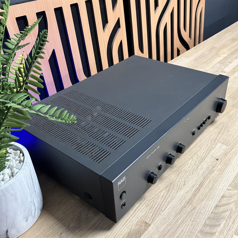 NAD 302 Stereo Integrated Amplifier