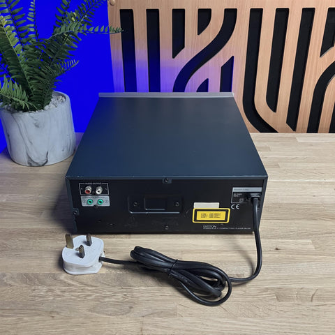Ditton DM-250 Stereo 6 CD + 1 Compact Disc Player
