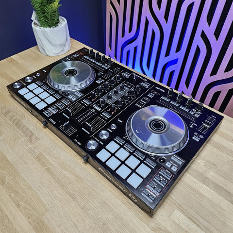 Pioneer DJ DDJ-SR2 2-Channel Controller & Soft Carry Case