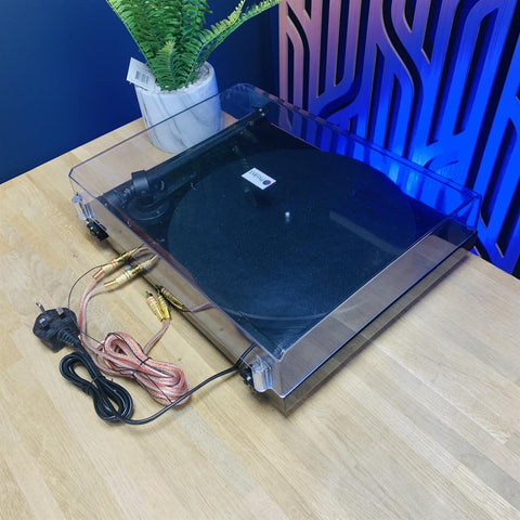 Pro-Ject Debut Carbon Turntable (Black) With Ortofon 2M Red Cartridge