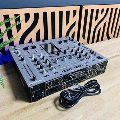 Pioneer DJM 2000 Nexus 4-Channel DJ Mixer