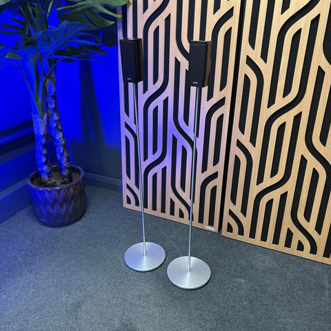 LOEWE S1 Stereo Speakers With Stands