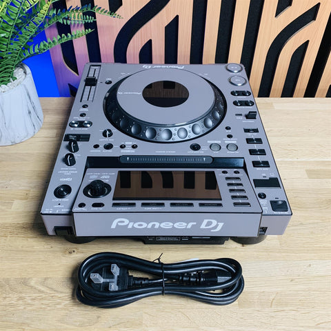 Pioneer CDJ-2000NXS Professional DJ Media Pro Multi Player