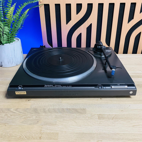 Technics SL-Q210 Quartz Direct Drive Automatic Turntable
