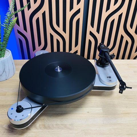 Clearaudio Innovation Basic Turntable Black With Tracer Carbon Black 9" Radial Tonearm & Concept MC Cartridge