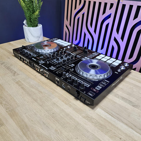 Pioneer DJ DDJ-SR2 2-Channel Controller & Soft Carry Case