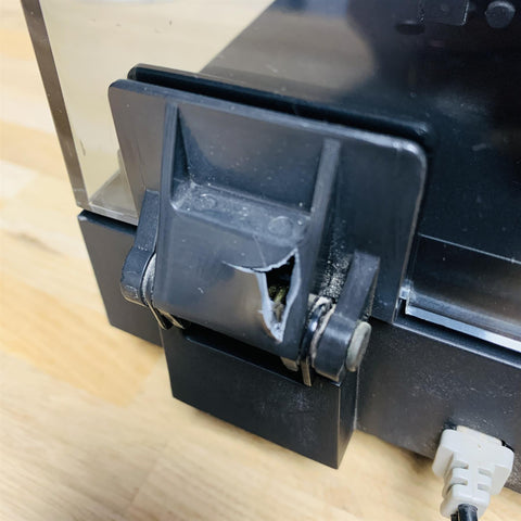 Yamaha P-220 Semi-Automatic Belt-Driven Turntable