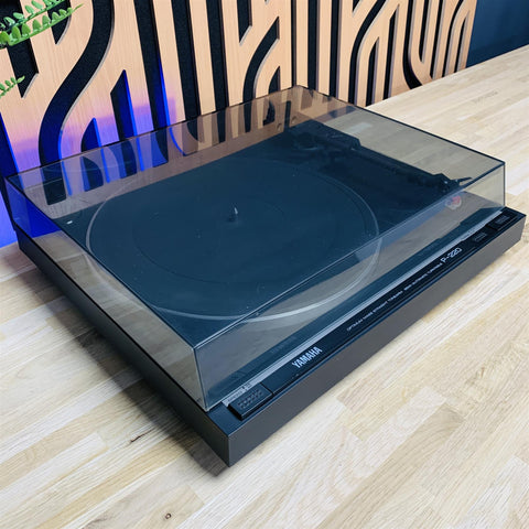 Yamaha P-220 Semi-Automatic Belt-Driven Turntable