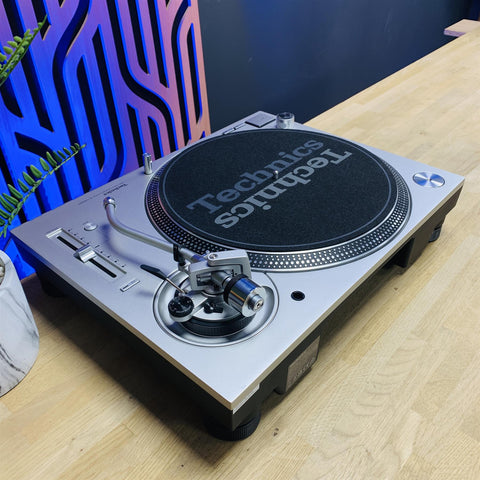 Technics SL-1200 MK7 Direct Drive DJ Turntable