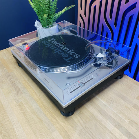 Technics SL-1200 MK7 Direct Drive DJ Turntable