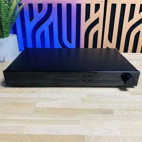 B&W Aura TU80 AM/FM Tuner