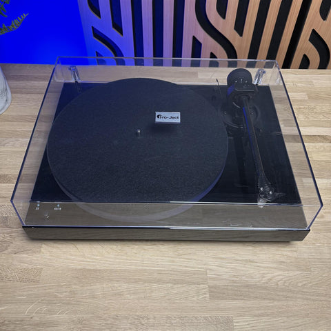 Pro-ject X1 B Turntable