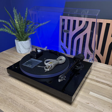 Pro-ject X1 B Turntable