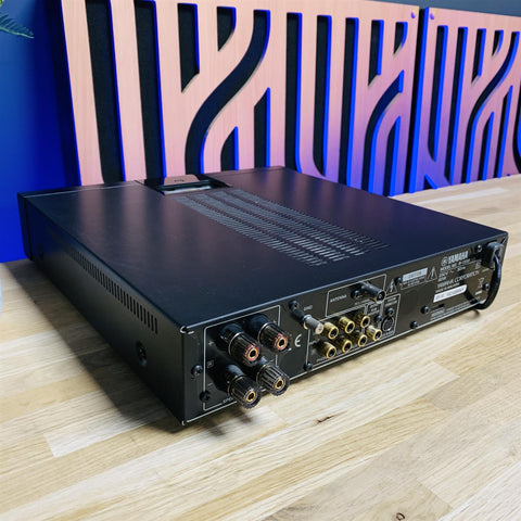 Yamaha R-1330 AM/FM Stereo Receiver with iPod Dock inc. Remote