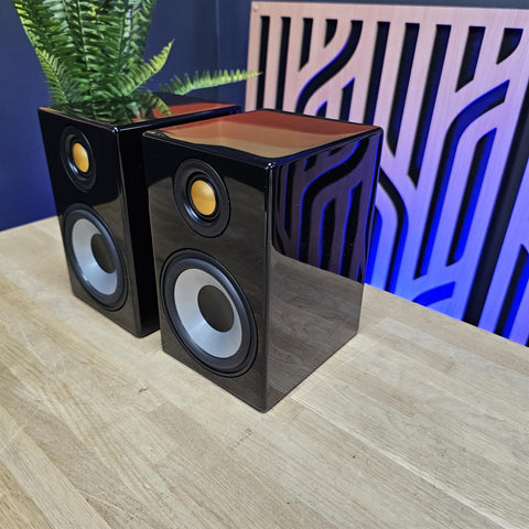 Monitor Audio Radius 90 Speakers (Pair) with Wall Brackets