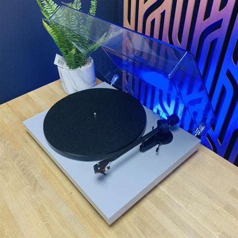 Pro-ject Debut Carbon RPM3 Turntable (Light Grey) Ortofon 2M Red Cartridge