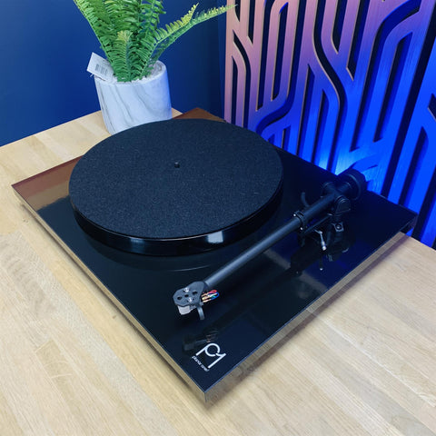 Rega P1 Planar One Turntable With Rega Carbon Cartridge & Stylus