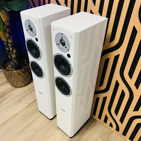 Dynaudio XEO 5 Active Wireless Speakers With XEO Hub (Pair) White