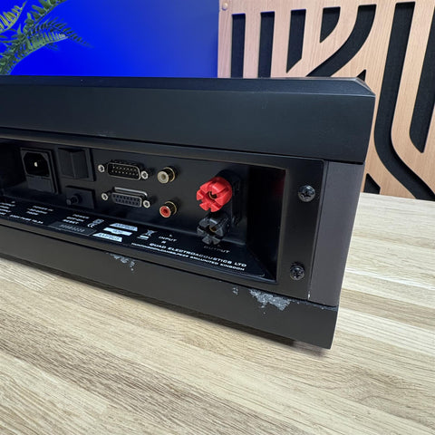 Quad 909 Power Amplifier