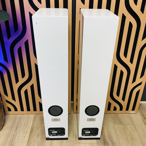 Dynaudio XEO 5 Active Wireless Speakers With XEO Hub (Pair) White