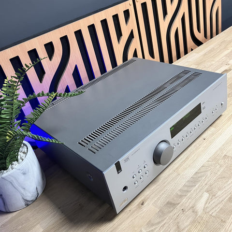Arcam FMJ AV8 Preamp Multi Channel Processor THX
