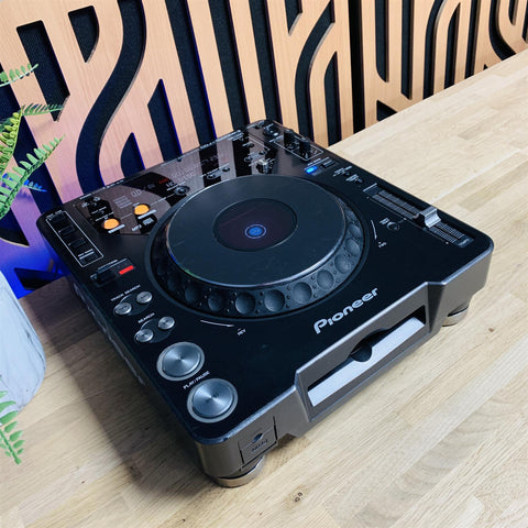 Pioneer CDJ 1000 MK3 Professional Grade Digital CD Deck