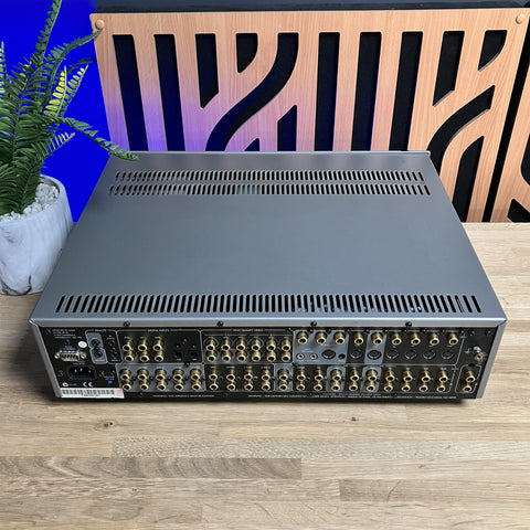Arcam FMJ AV8 Preamp Multi Channel Processor THX