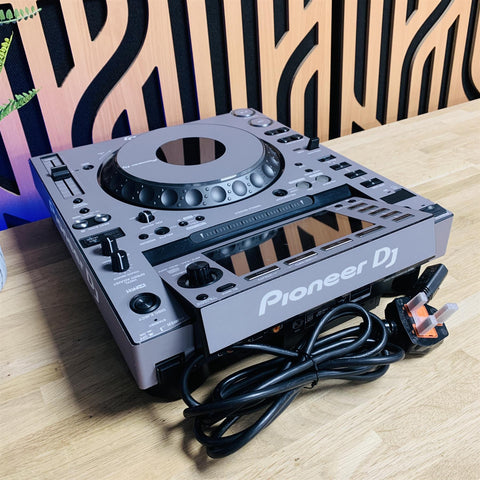 Pioneer CDJ-2000NXS Professional DJ Media Pro Multi Player